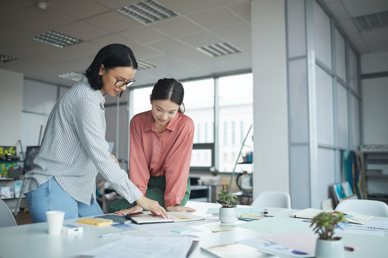 young businesswomen working in team 1